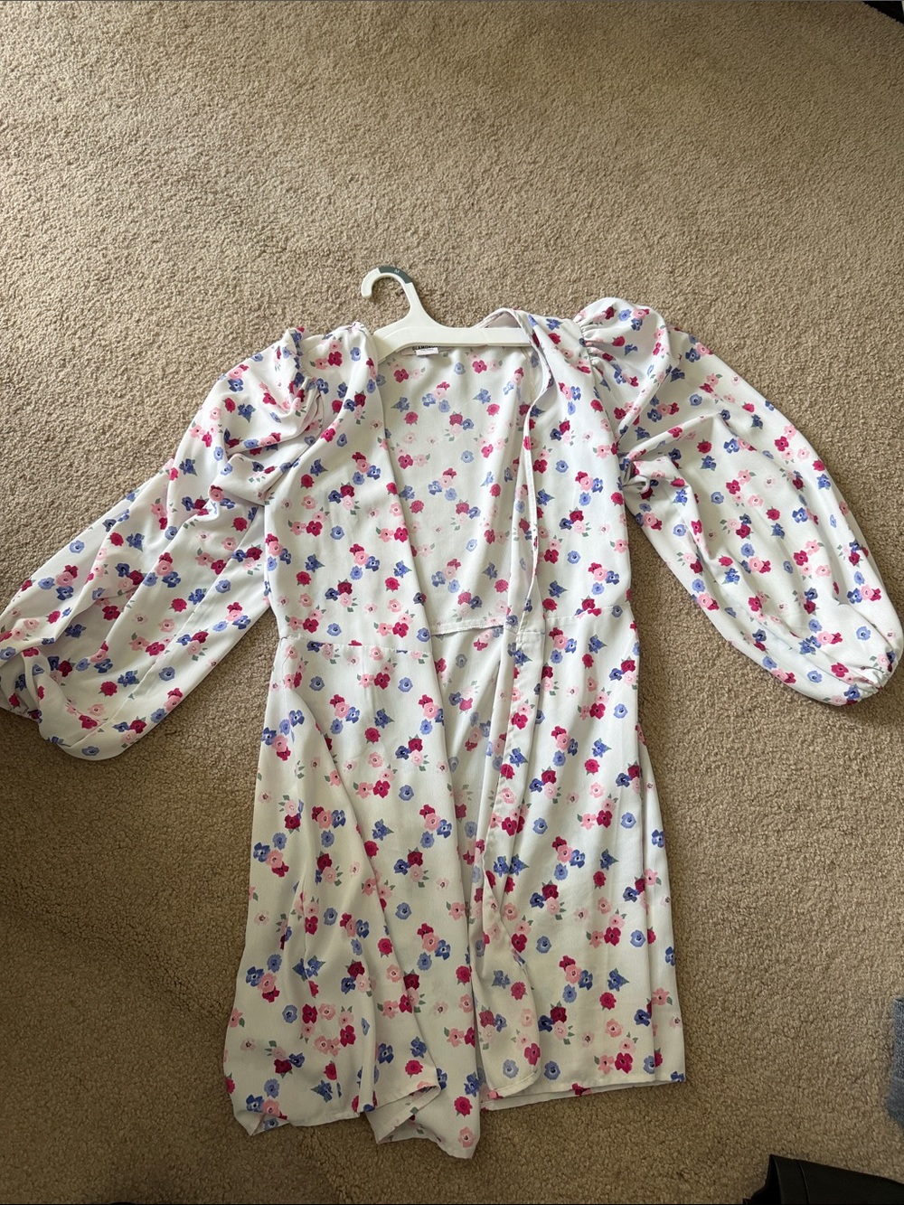 White Floral Puff-Sleeve cover up